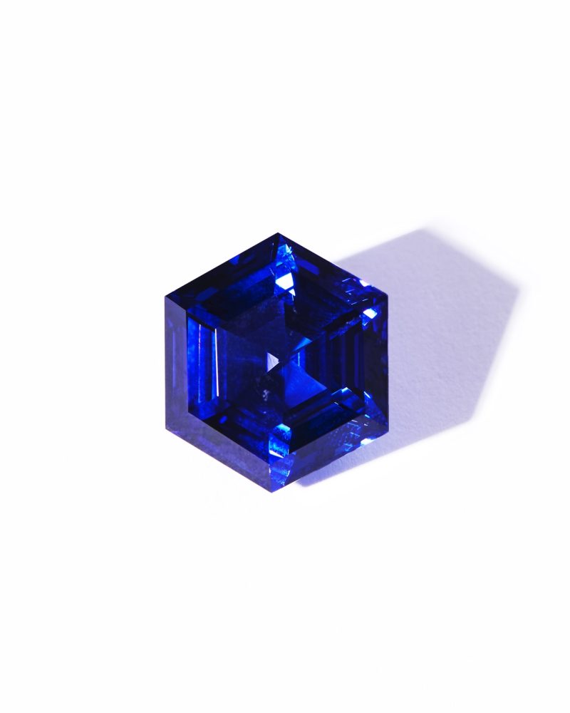 FESCharged with the mystery of the abysses, Fes is a perfectly-cut 30-carat tanzanite. Its geometric shape and graphic facets elevate its uniqueness and its big-is-beautiful allure.