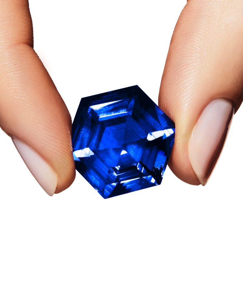 FESBlue crush: our exquisitely-cut Tanzanite of nearly 30 carats makes a maximalist impression to behold forever.